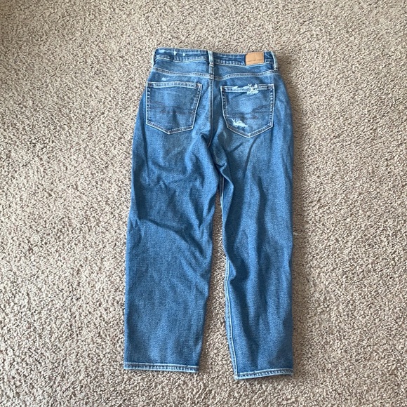 AE Stretch Straight Mom Jeans Size 6 Short - Picture 6 of 10
